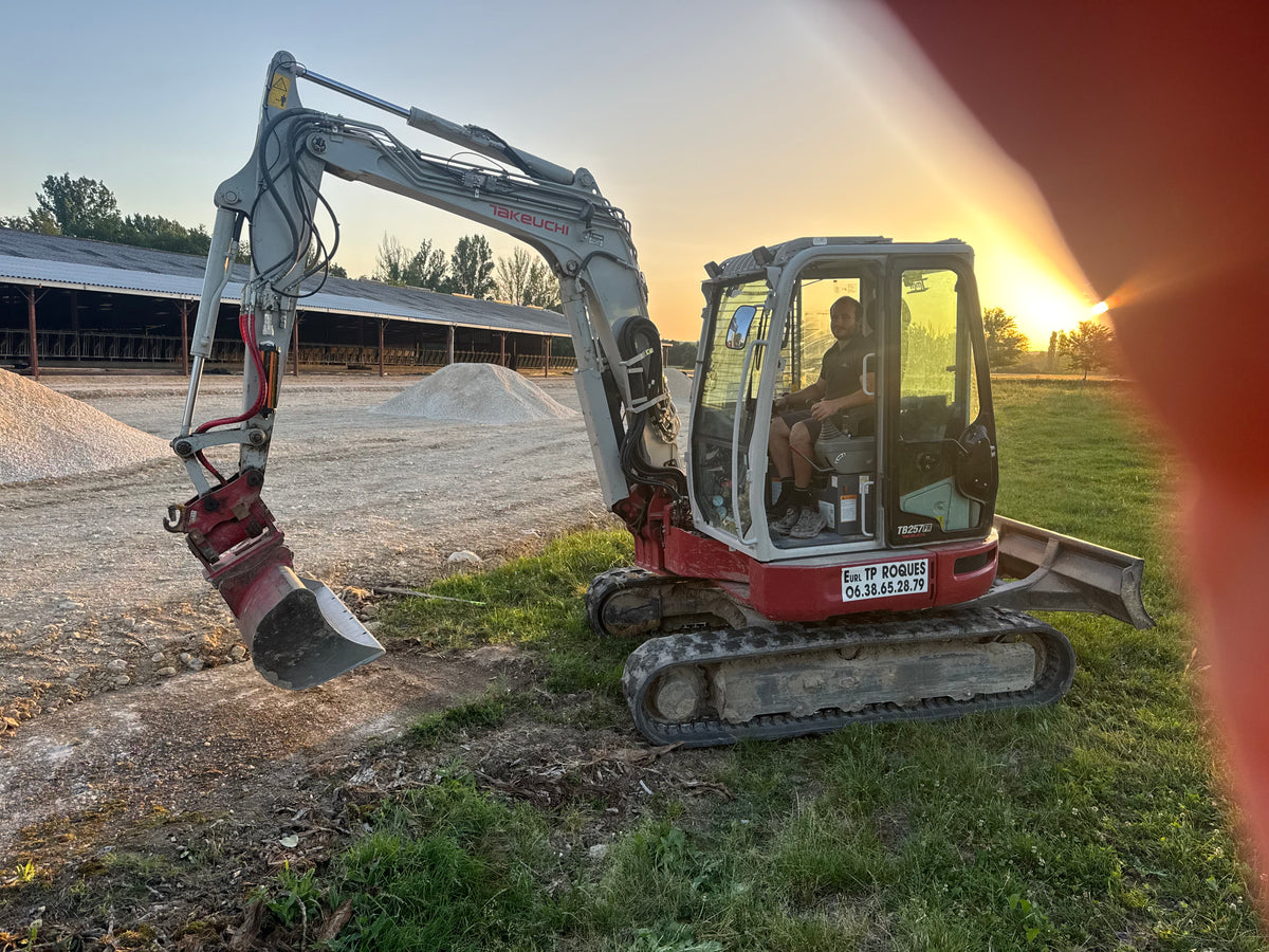 Mini-pelle Takeuchi TB257FR 2021 — occasion