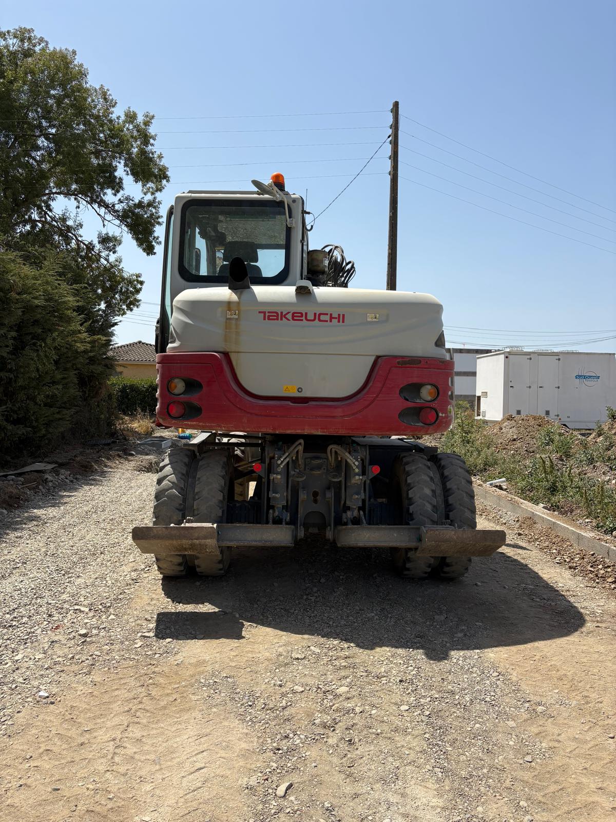 Pelle à pneus Takeuchi TB295W 2019 — occasion